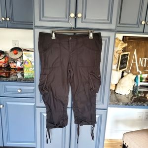Outback Red Capri cargo pants size 10